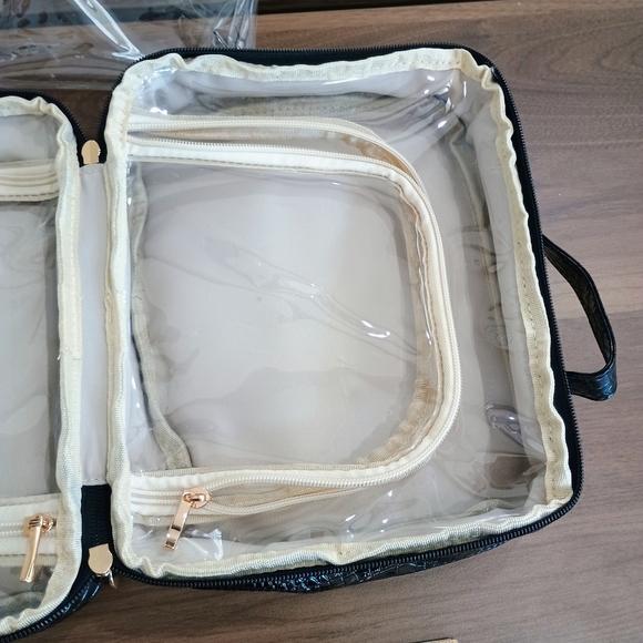 Black Crocodile-Embossed Women's Cosmetic Bag - Picture 6 of 7